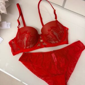 Raudonas apatinių komplektas su gipiūru