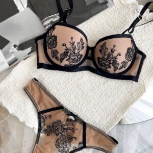 Romantiškos, juodos/nude brazilų tipo kelnaitės