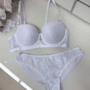 baltas apatinių komplektas su gipiūru