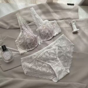 balta/nude gipiūrinė liemenėlė